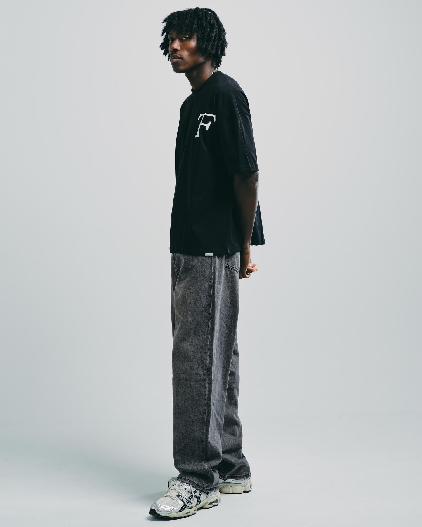 Model wearing black lightweight jersey t-shirt, styled for a sleek and casual everyday look